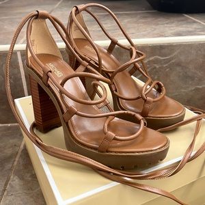 Micheal Kors Vero Leather Platforms in Luggage